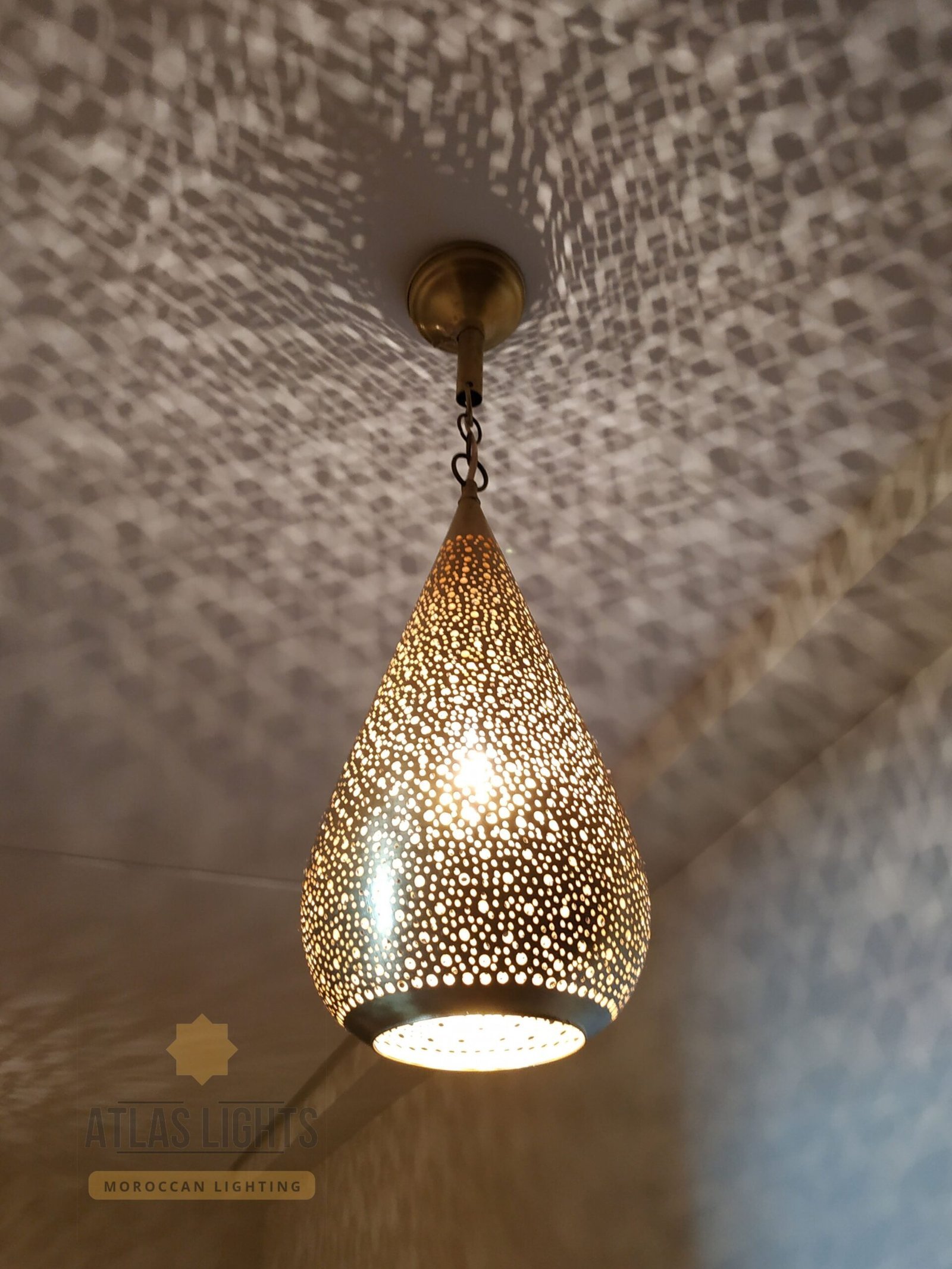 MoroccanCeilingLight_AntiqueBrassLamp_PendantLightMoroccanCopperBrassChandelier_00d13492-933a-4129-8771-f9a538520f46.jpg